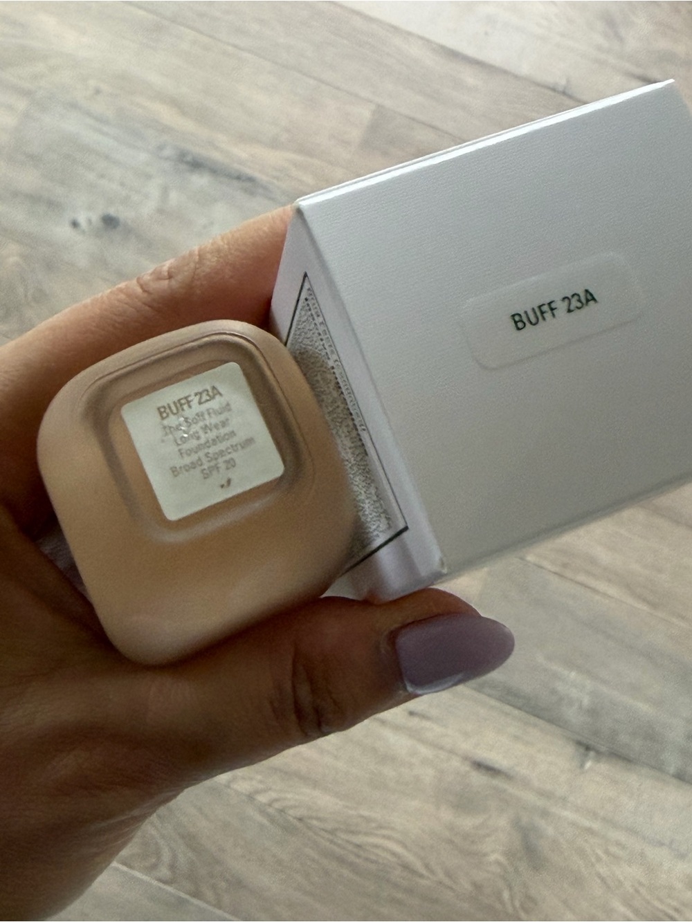 La Mer Soft Fluid Long Wear Foundation in Buff 23A with box - Picture 4 of 5